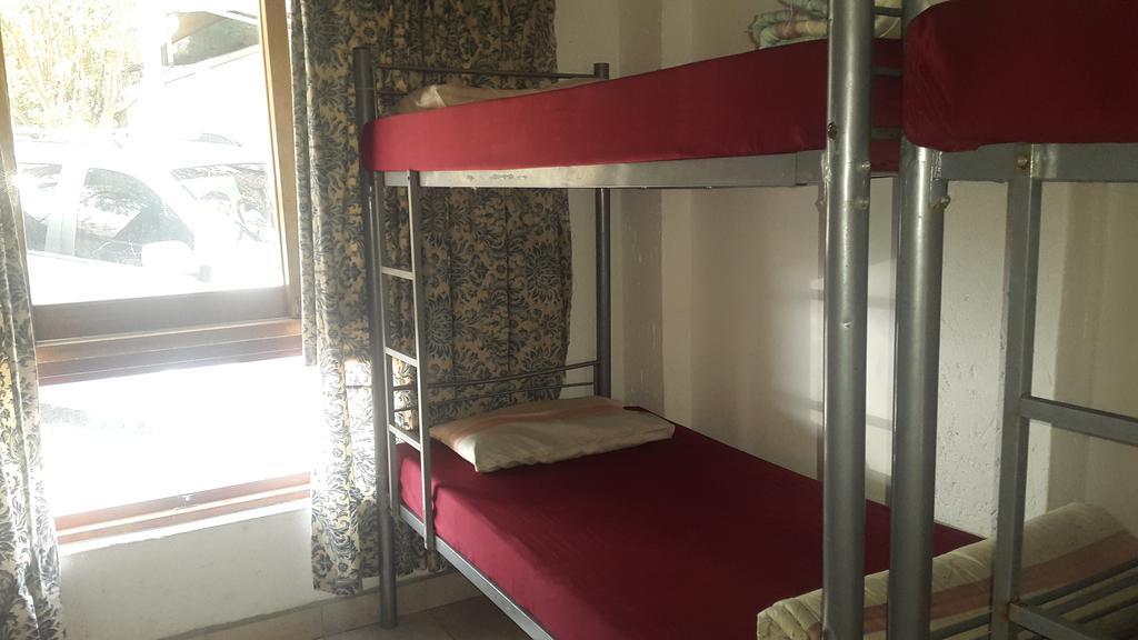 Rosebank Lodge & Backpacker โจฮันเนสเบิร์ก ภายนอก รูปภาพ