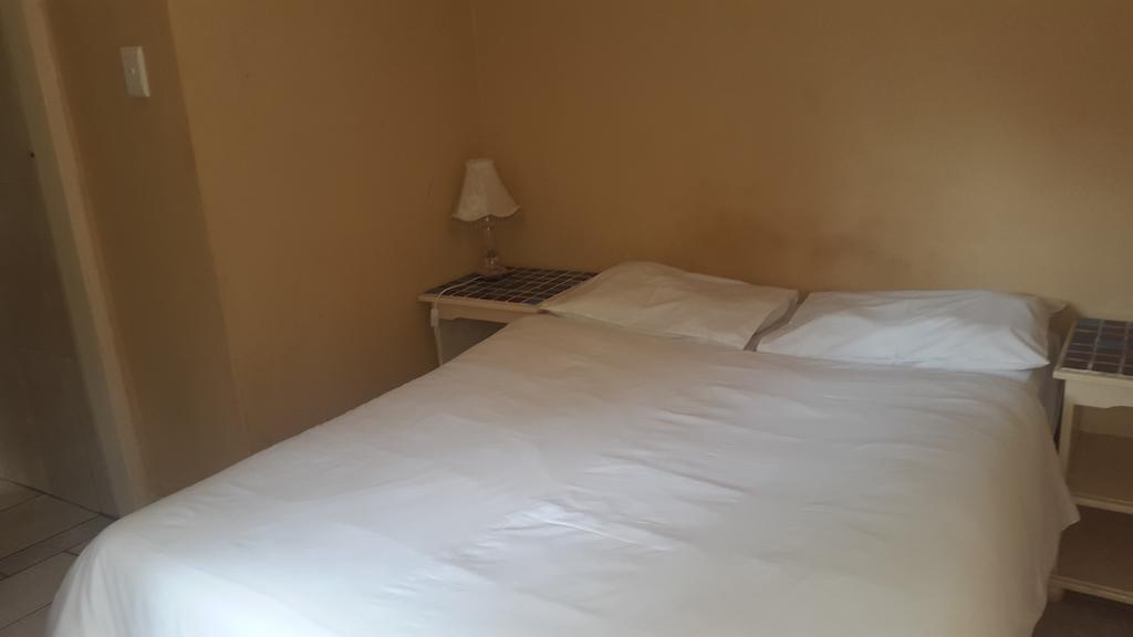 Rosebank Lodge & Backpacker โจฮันเนสเบิร์ก ภายนอก รูปภาพ