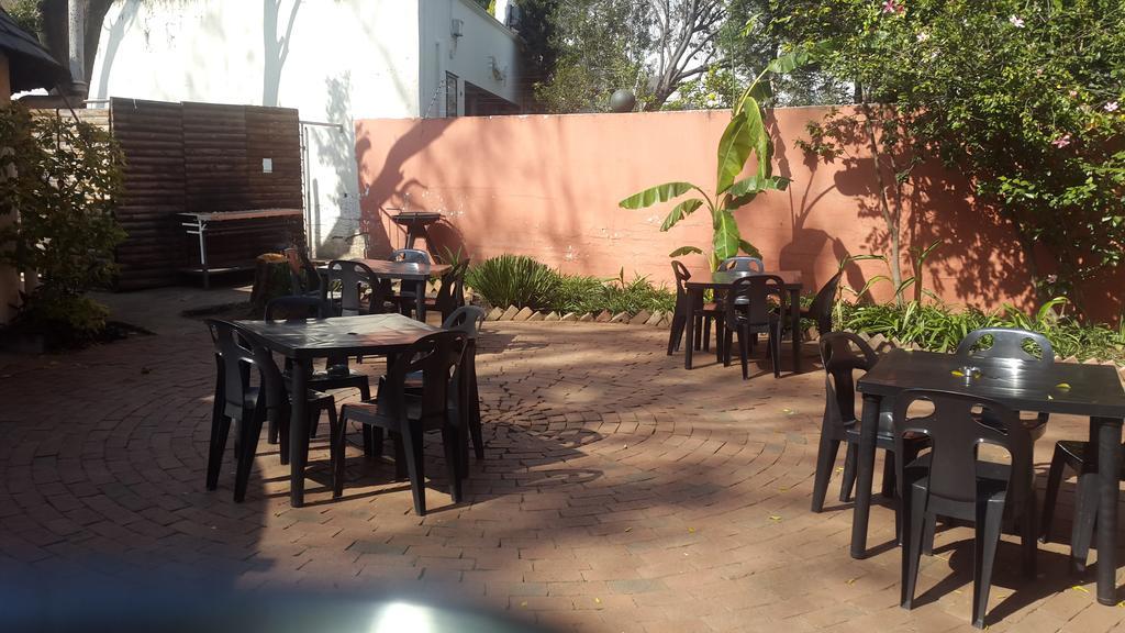 Rosebank Lodge & Backpacker โจฮันเนสเบิร์ก ภายนอก รูปภาพ