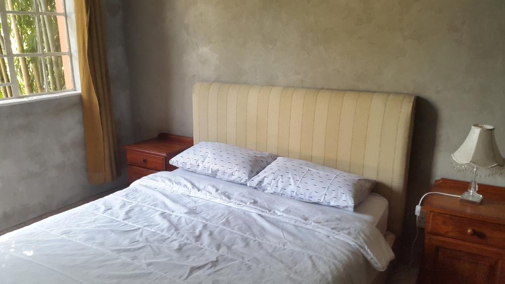 Rosebank Lodge & Backpacker โจฮันเนสเบิร์ก ภายนอก รูปภาพ